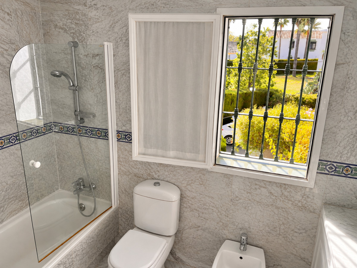 3 Bedroom Villa for Sale in Estepona — view 12