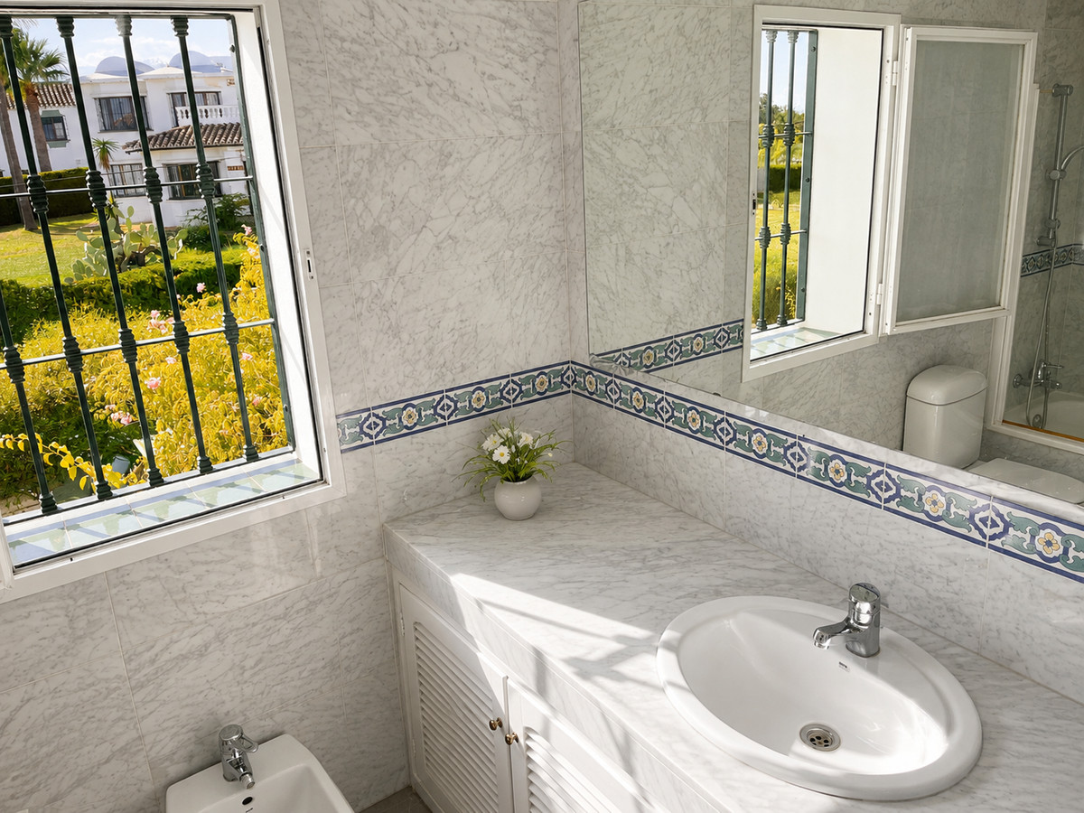 3 Bedroom Villa for Sale in Estepona — view 13