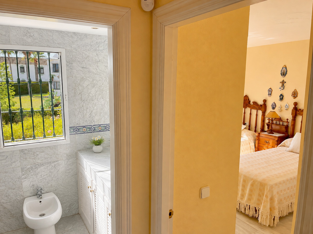 3 Bedroom Villa for Sale in Estepona — view 16