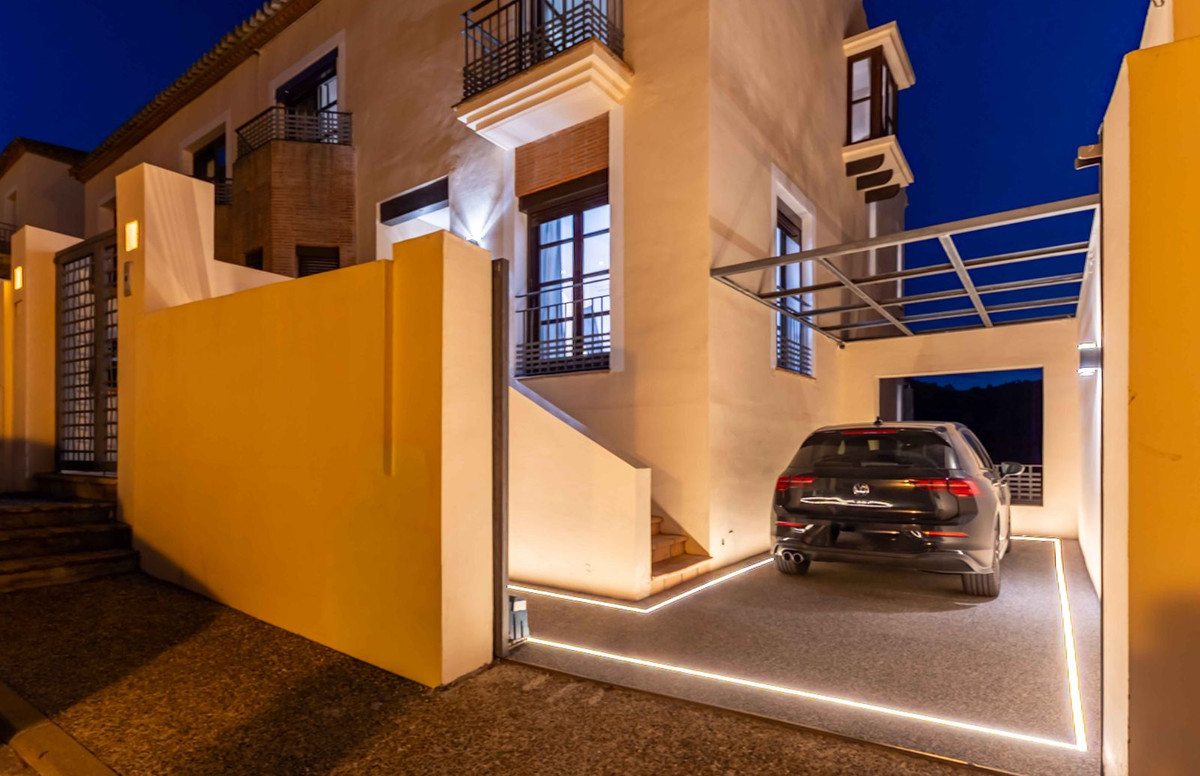4 Bedroom Villa for Sale in Benahavís