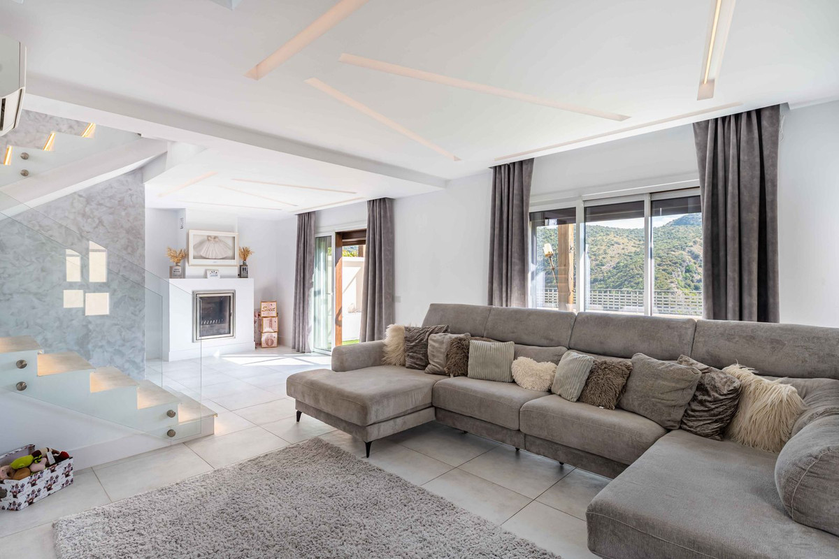 4 Bedroom Villa for Sale in Benahavís — 4