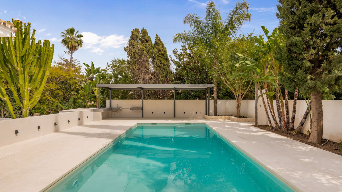 6 Bedroom Villa for Sale in Guadalmina Alta — 3