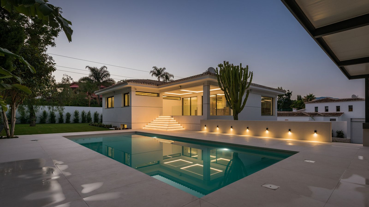 6 Bedroom Villa for Sale in Guadalmina Alta — 4