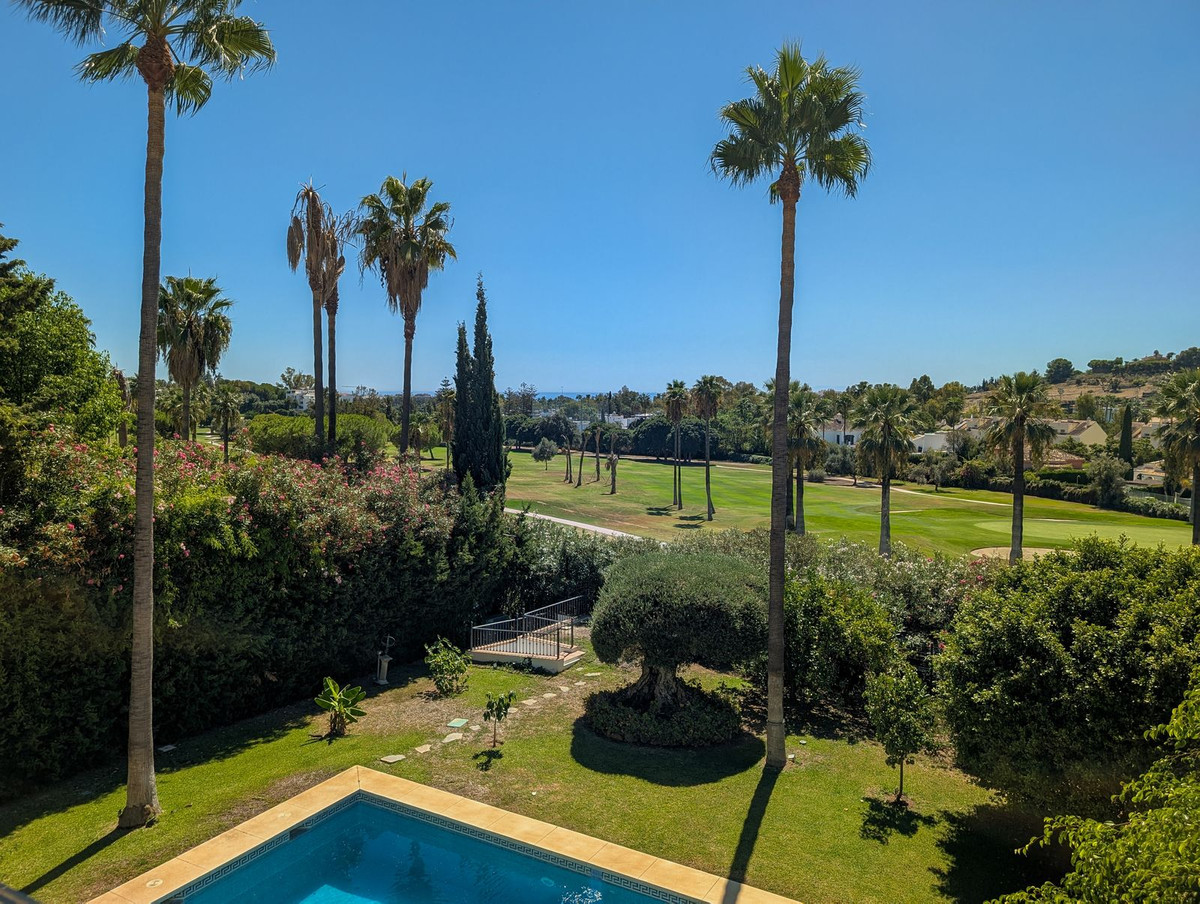 5 Bedroom Villa for Sale in Nueva Andalucía — 2
