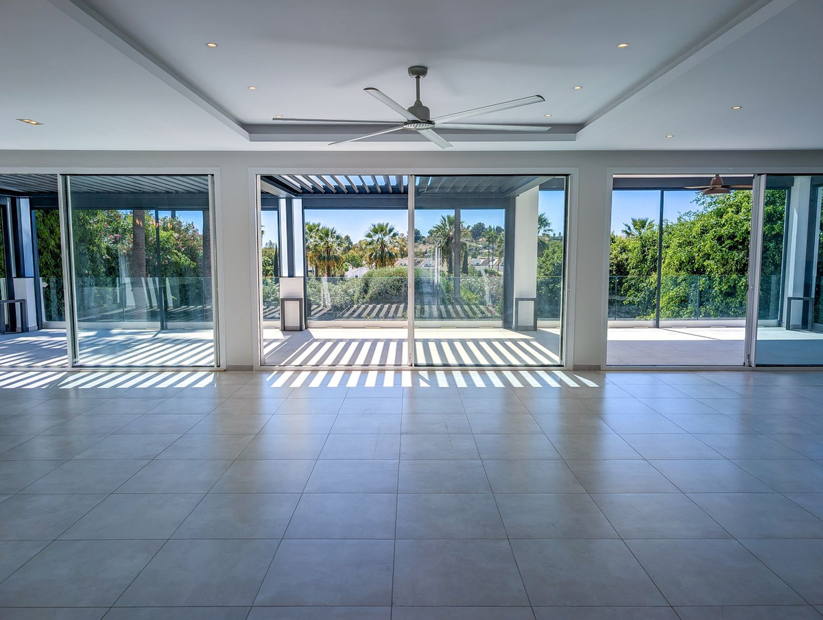 5 Bedroom Villa for Sale in Nueva Andalucía — 4