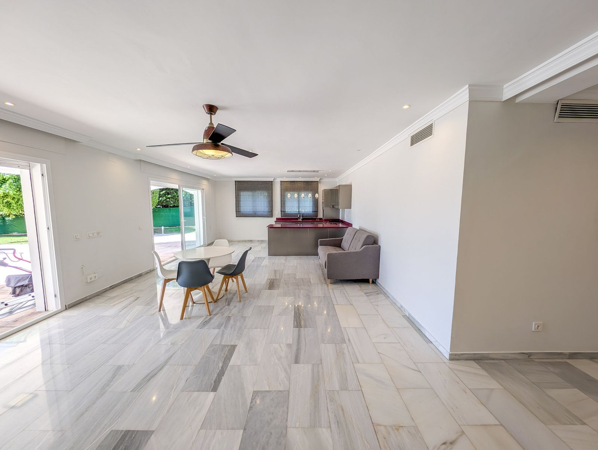 5 Bedroom Villa for Sale in Nueva Andalucía — 7