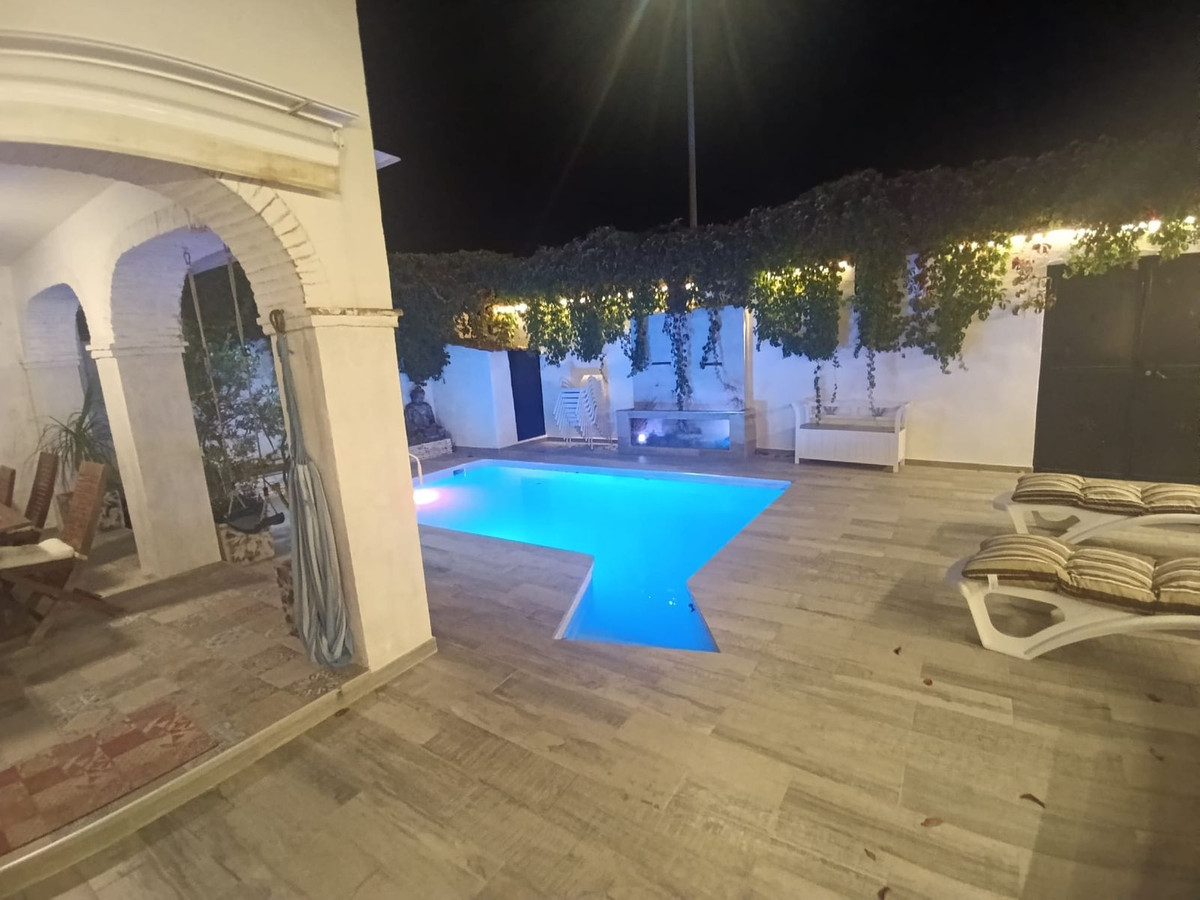 4 Bedroom Villa for Sale in Estepona