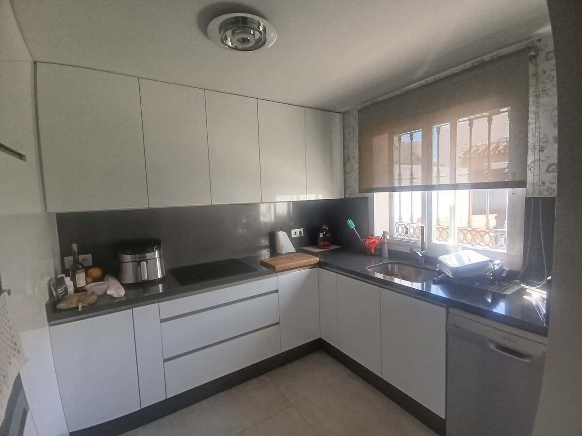4 Bedroom Villa for Sale in Estepona — 2