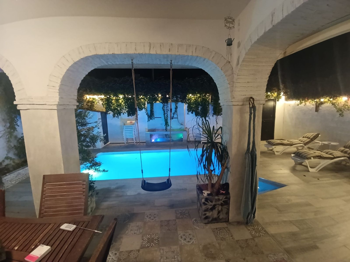 4 Bedroom Villa for Sale in Estepona — 3