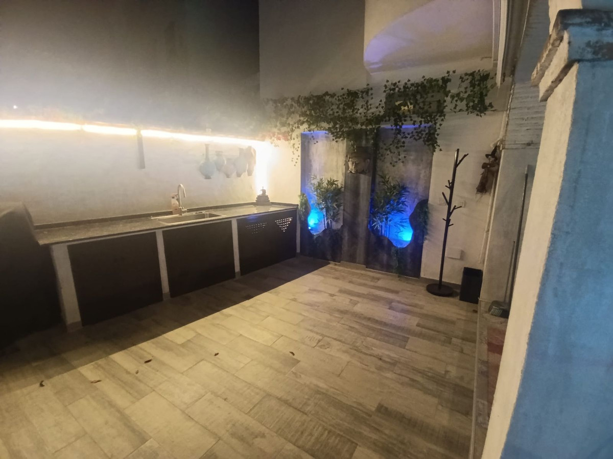 4 Bedroom Villa for Sale in Estepona — 7
