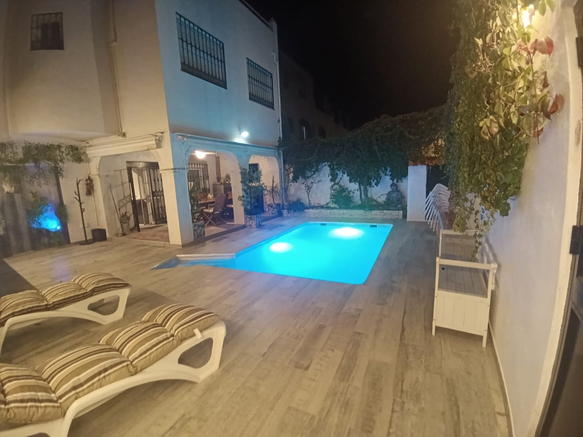 4 Bedroom Villa for Sale in Estepona — 8