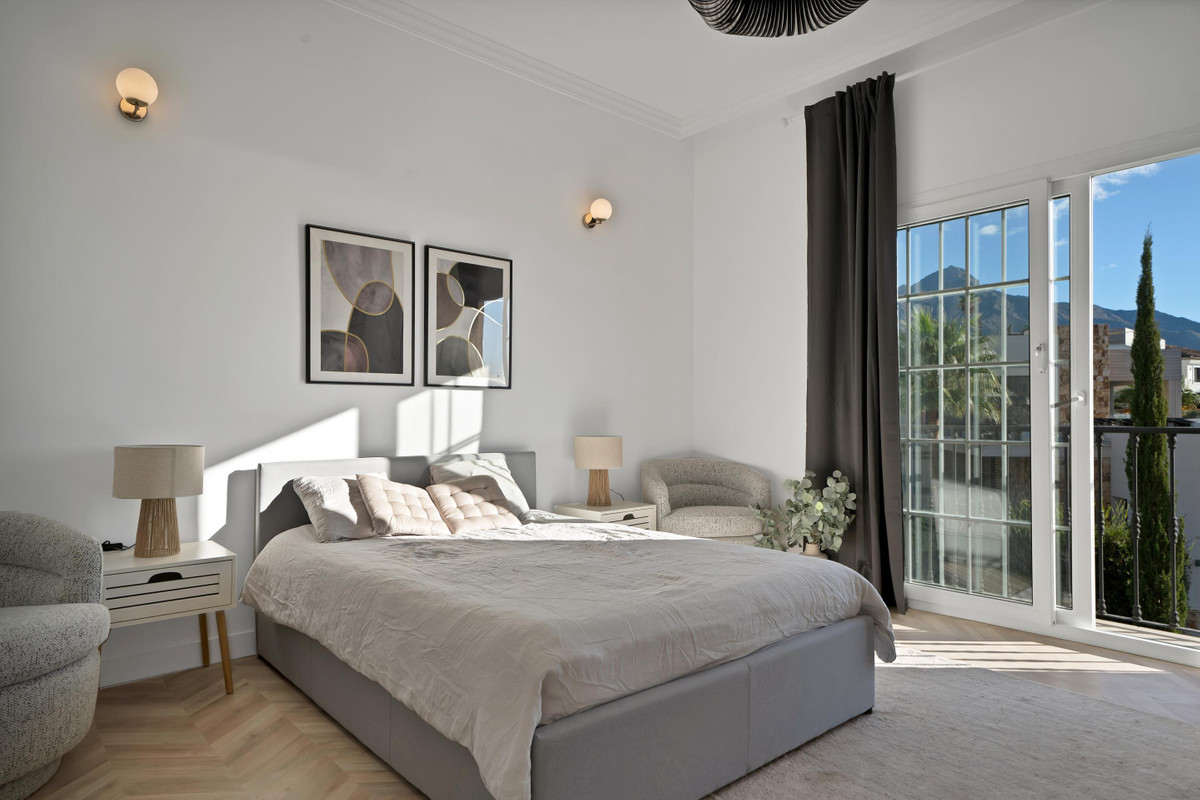 5 Bedroom Villa for Sale in Marbella — view 11