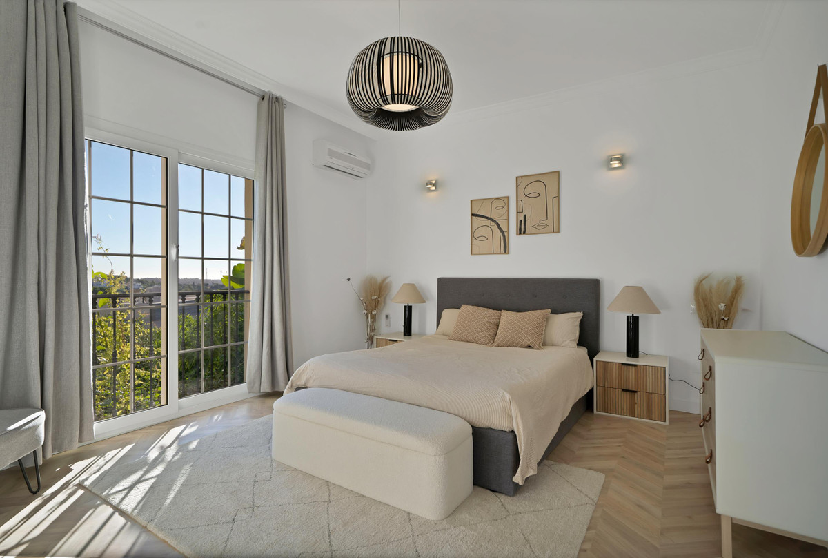 5 Bedroom Villa for Sale in Marbella — view 15
