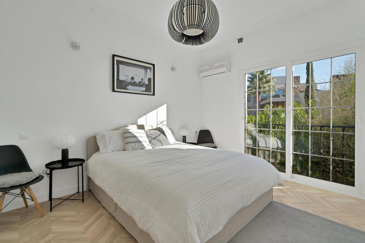 5 Bedroom Villa for Sale in Marbella — view 17