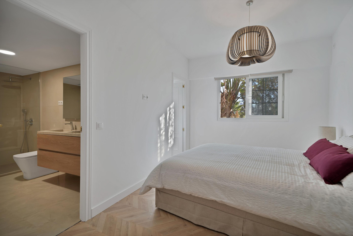 5 Bedroom Villa for Sale in Marbella — view 20
