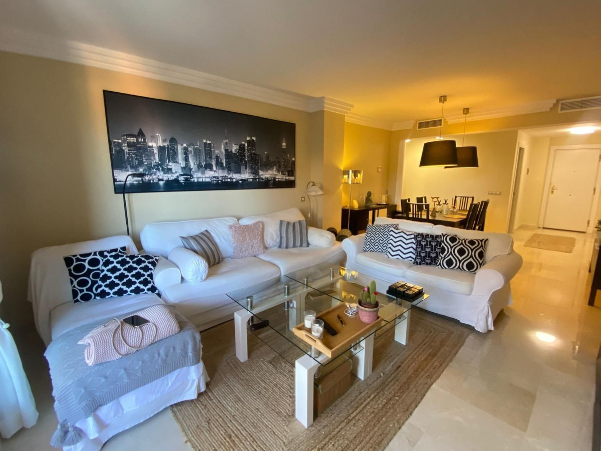 3 Bedroom Apartment for Sale in Benahavís — 3