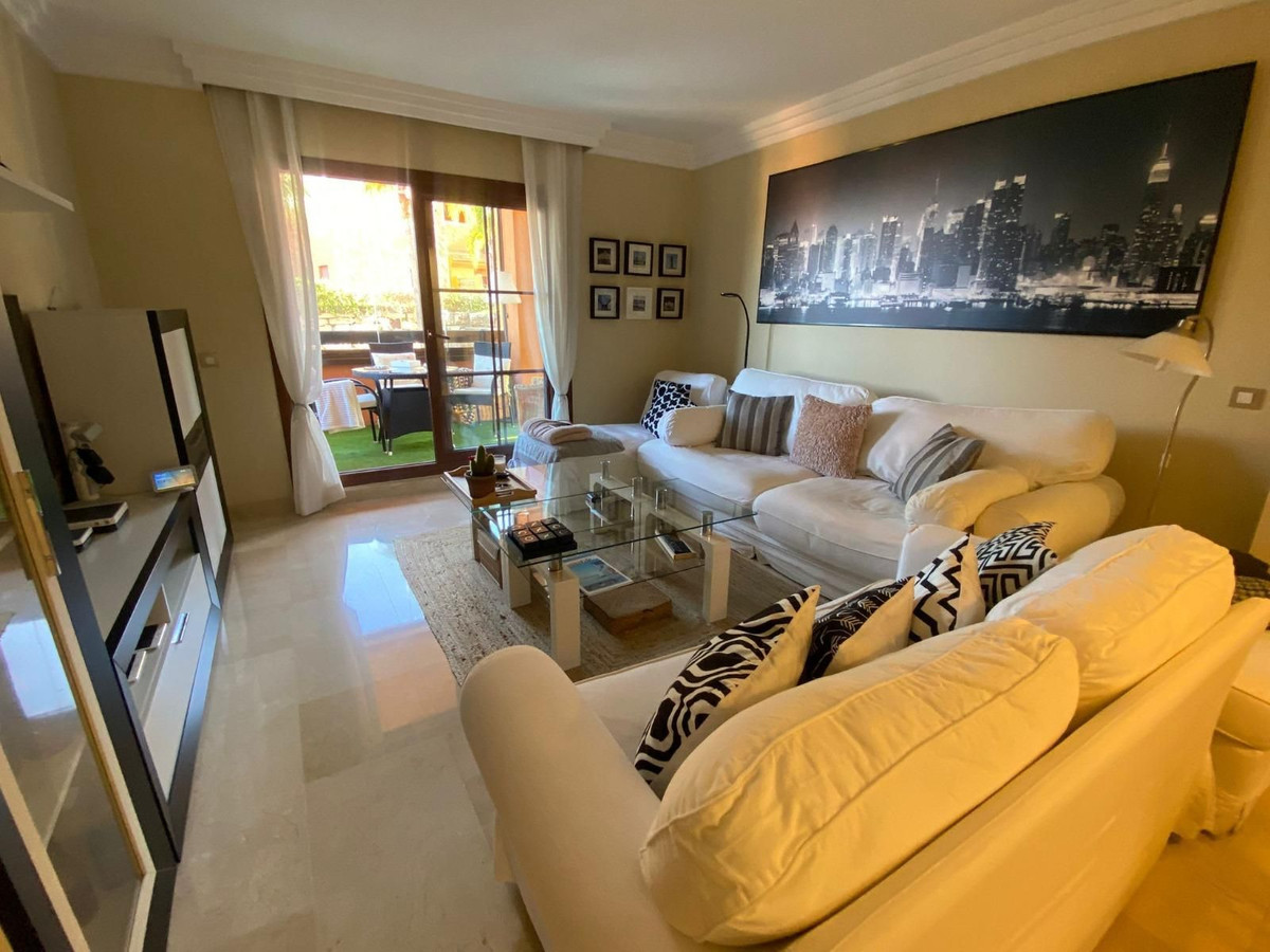 3 Bedroom Apartment for Sale in Benahavís — 7