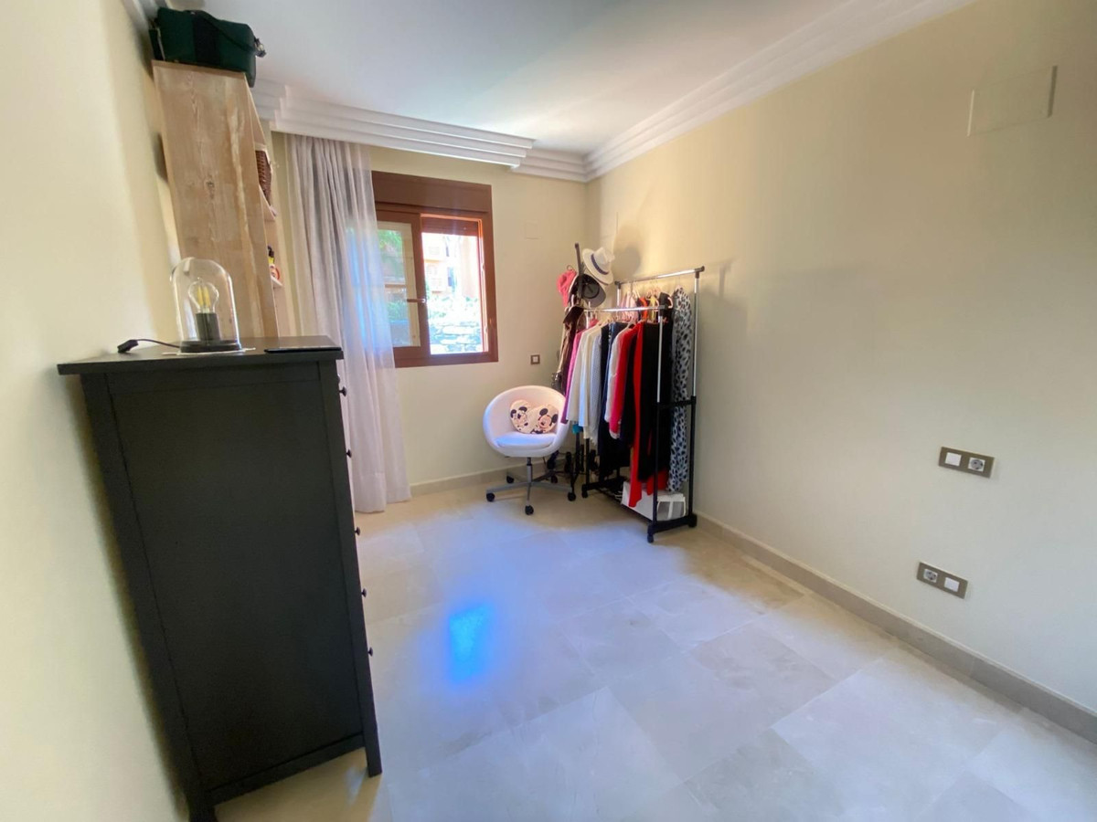 3 Bedroom Apartment for Sale in Benahavís — 8
