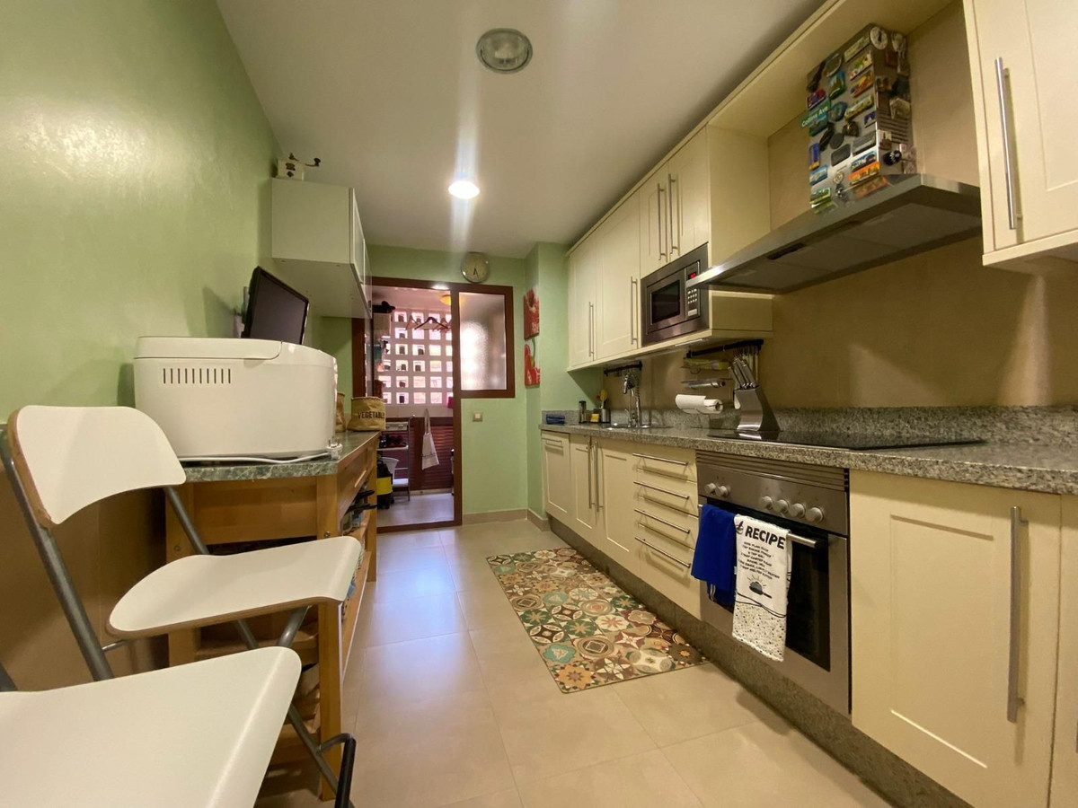 3 Bedroom Apartment for Sale in Benahavís — 9