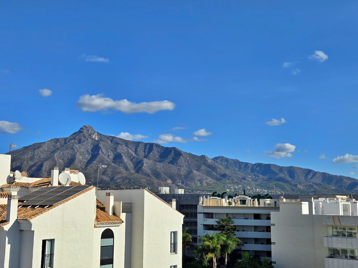 2 Bedroom Apartment for Sale in Puerto Banús — 2