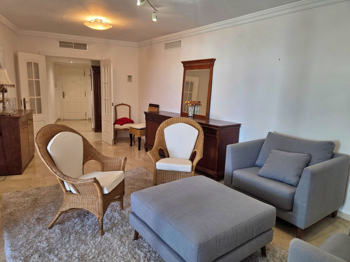 2 Bedroom Apartment for Sale in Puerto Banús — 6