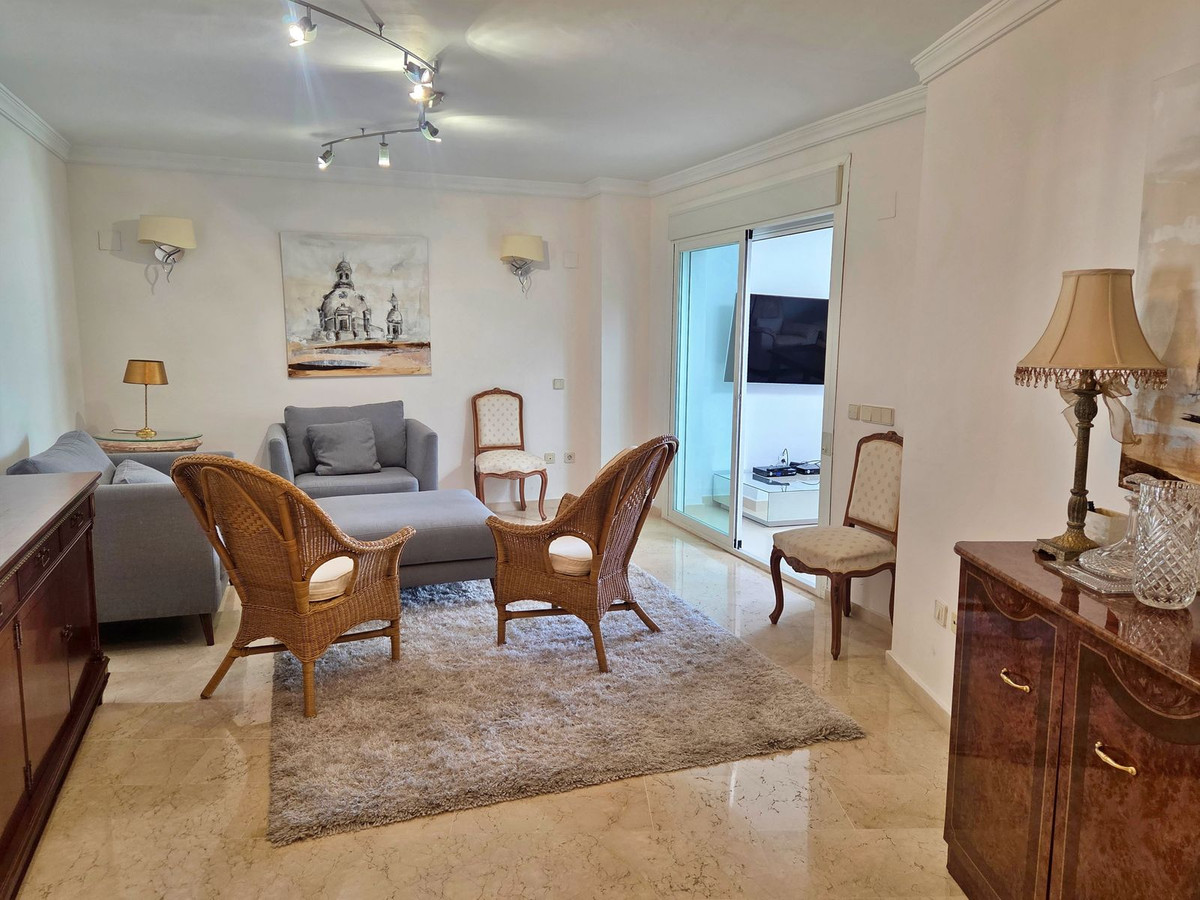 2 Bedroom Apartment for Sale in Puerto Banús — 7