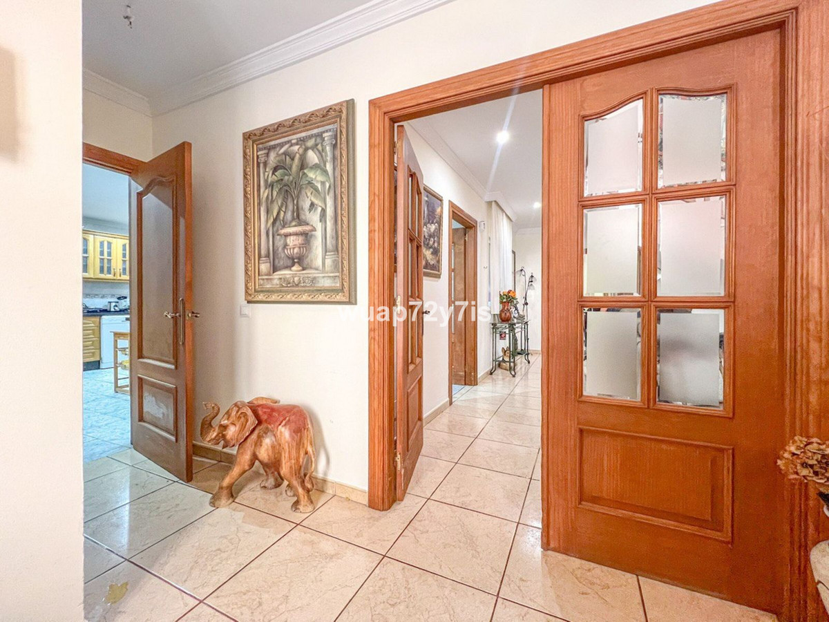 5 Bedroom Villa for Sale in Estepona — 3