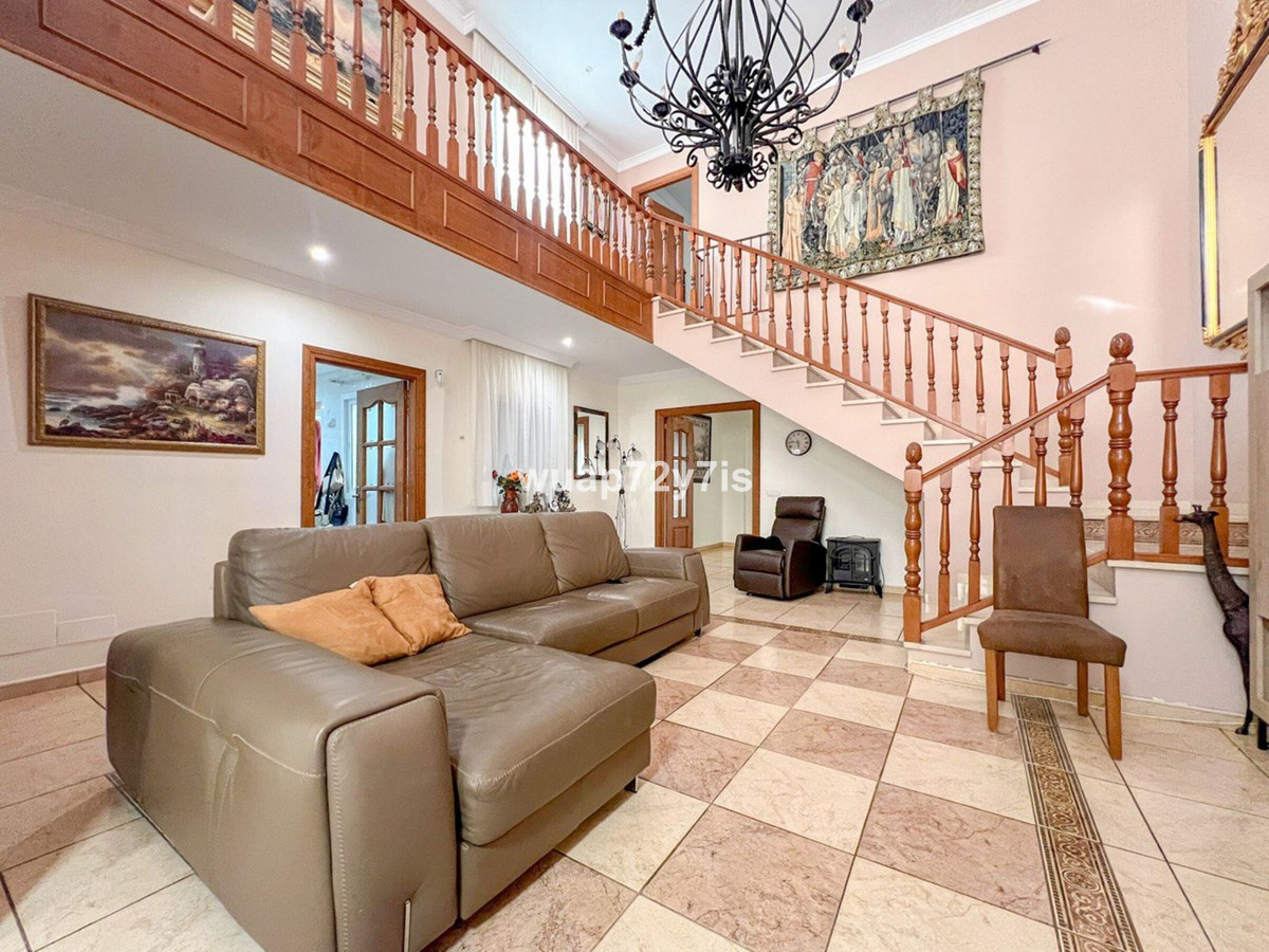 5 Bedroom Villa for Sale in Estepona — 6
