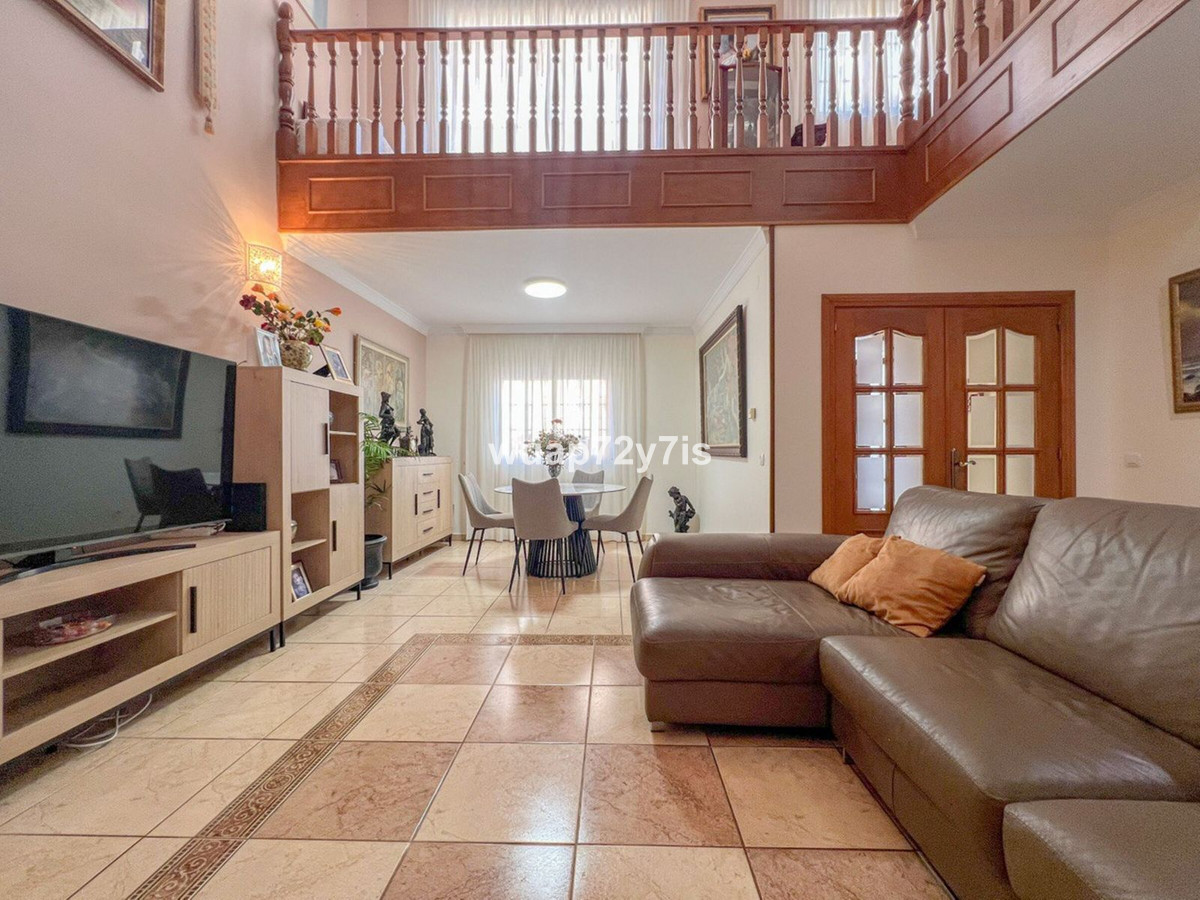 5 Bedroom Villa for Sale in Estepona — 7