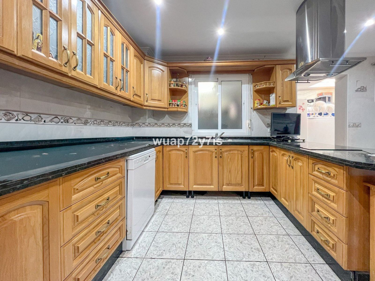 5 Bedroom Villa for Sale in Estepona — view 10