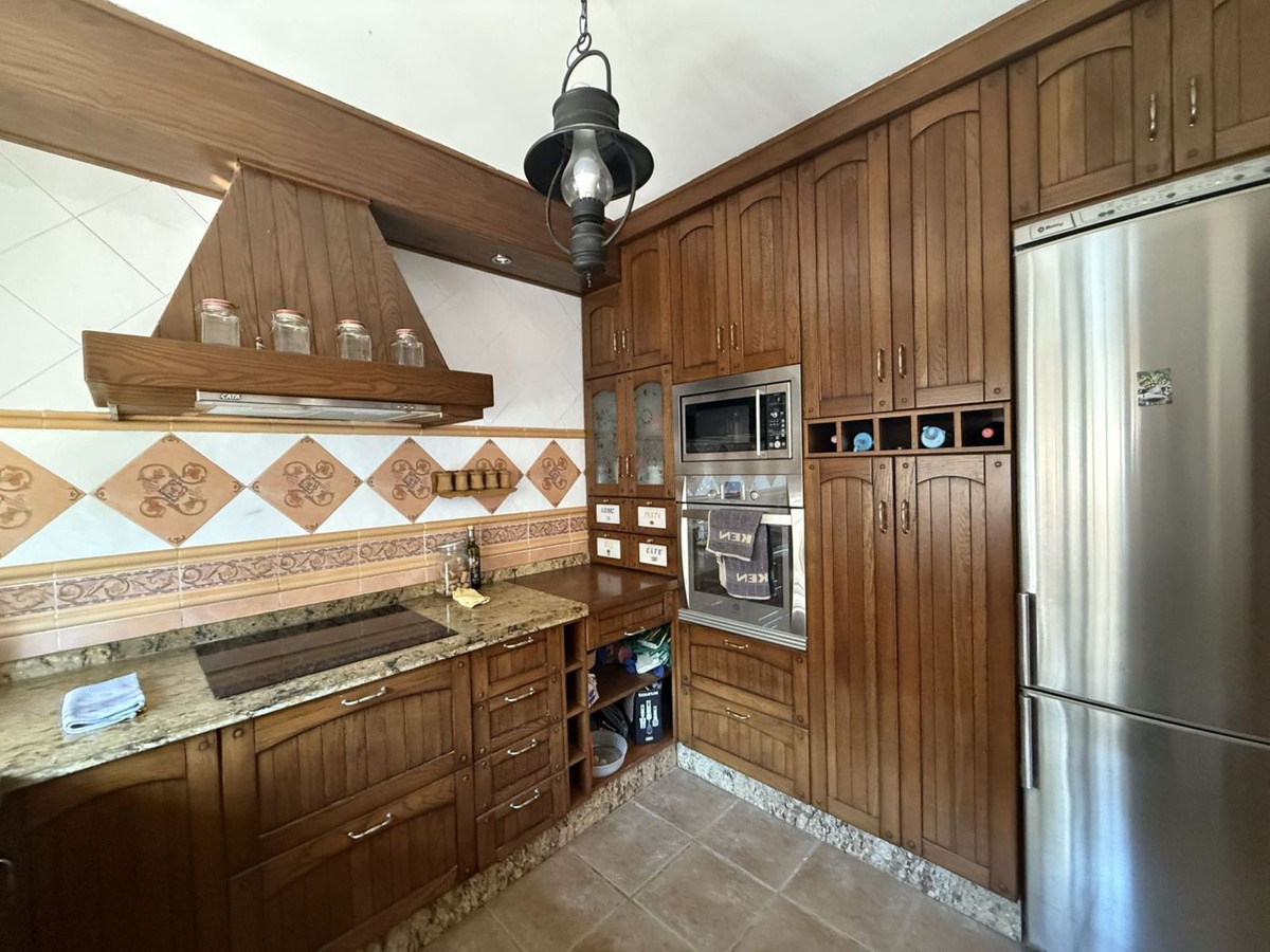 4 Bedroom Villa for Sale in Estepona — 5