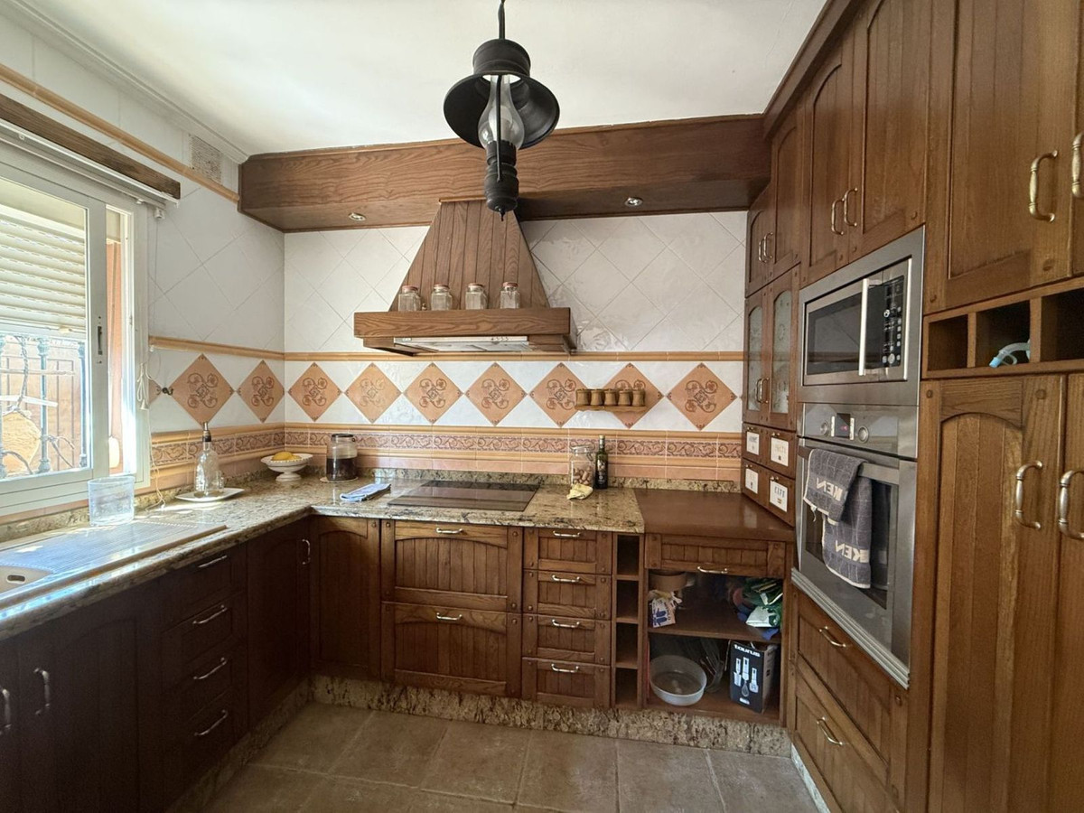 4 Bedroom Villa for Sale in Estepona — 6