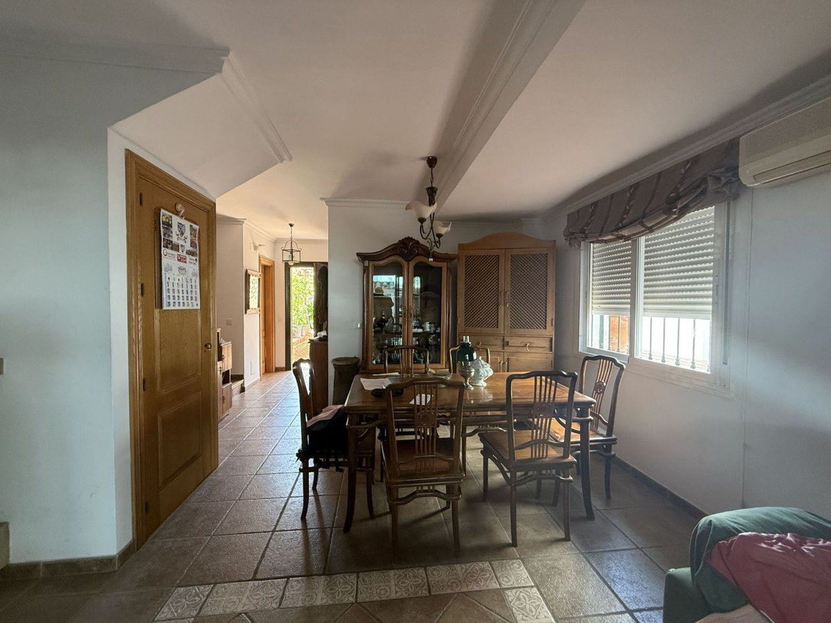 4 Bedroom Villa for Sale in Estepona — 7