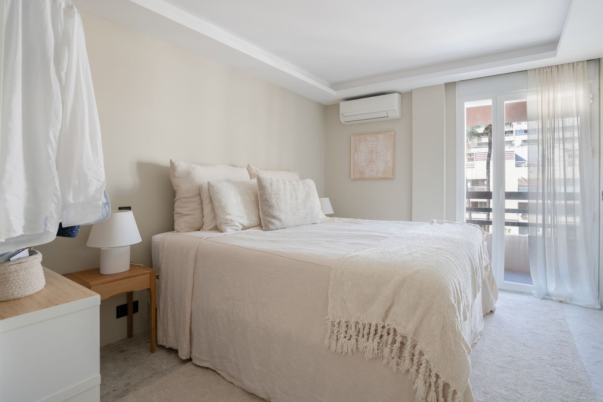 3 Bedroom Apartment for Sale in Marbella — view 12