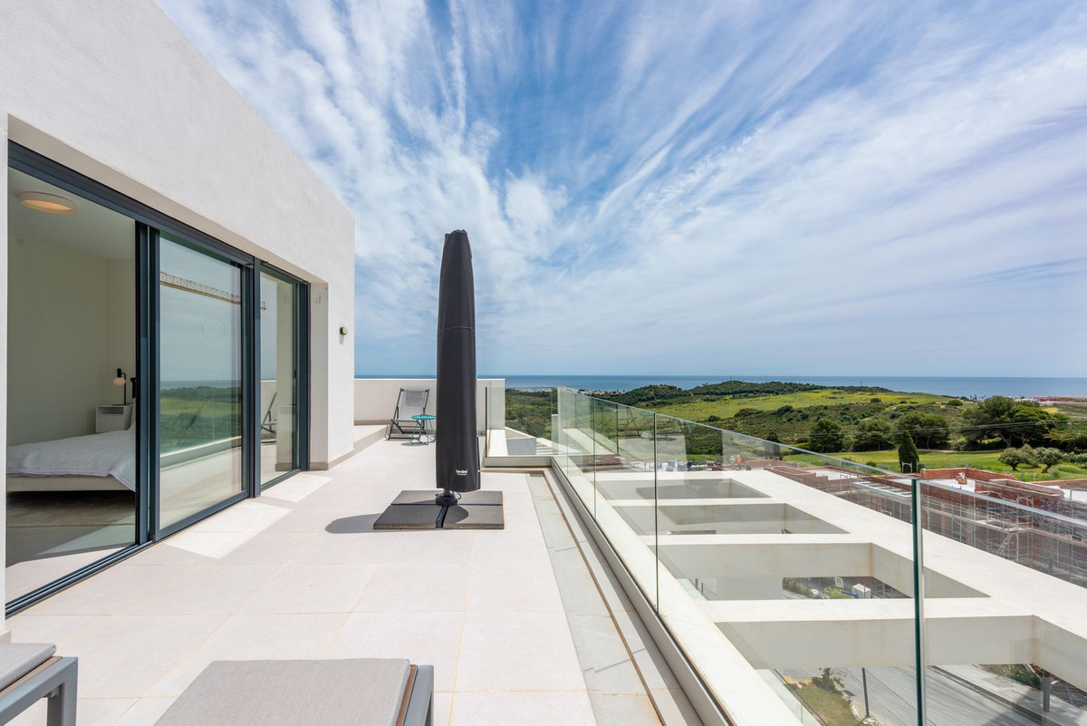 3 Bedroom Apartment for Sale in Estepona
