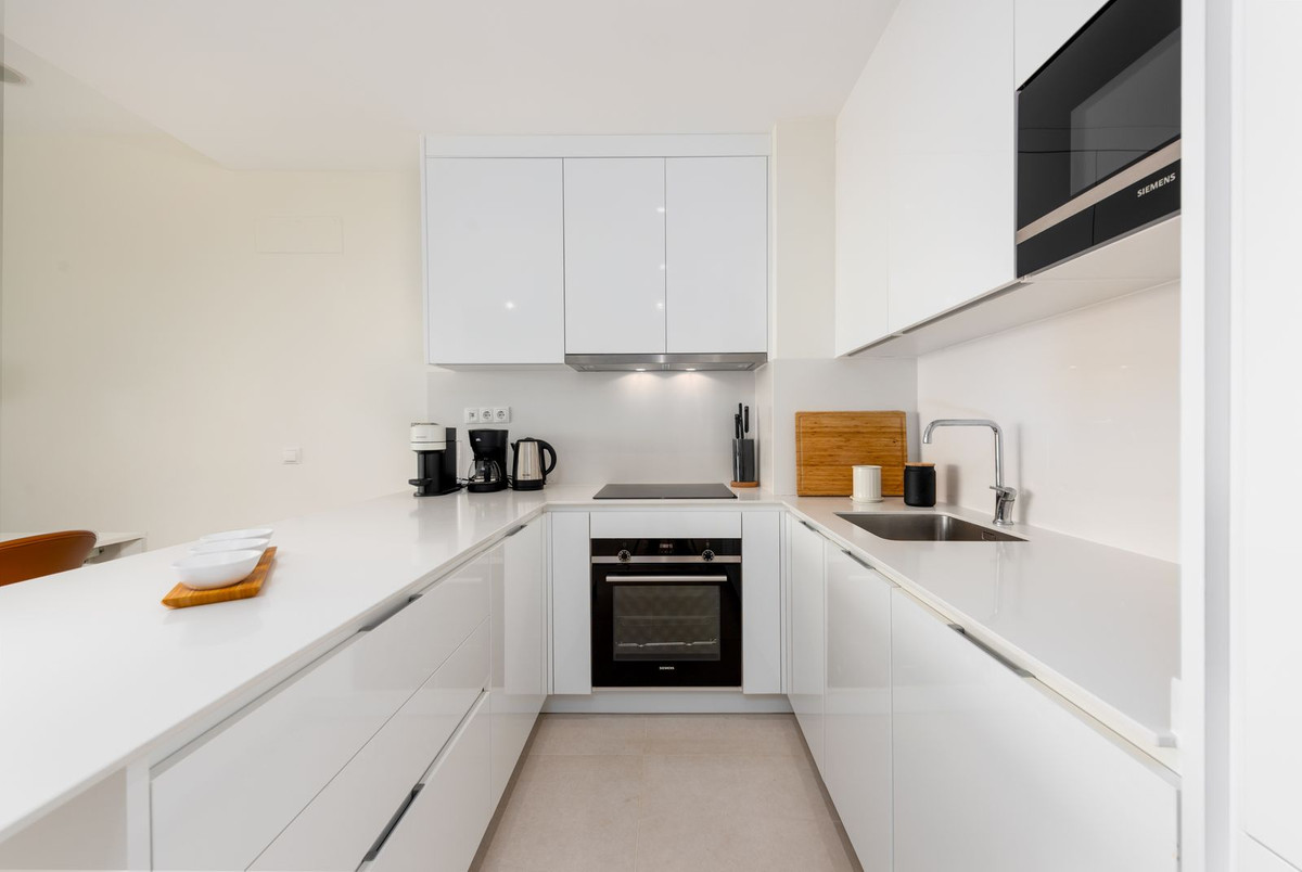 3 Bedroom Apartment for Sale in Estepona — 8