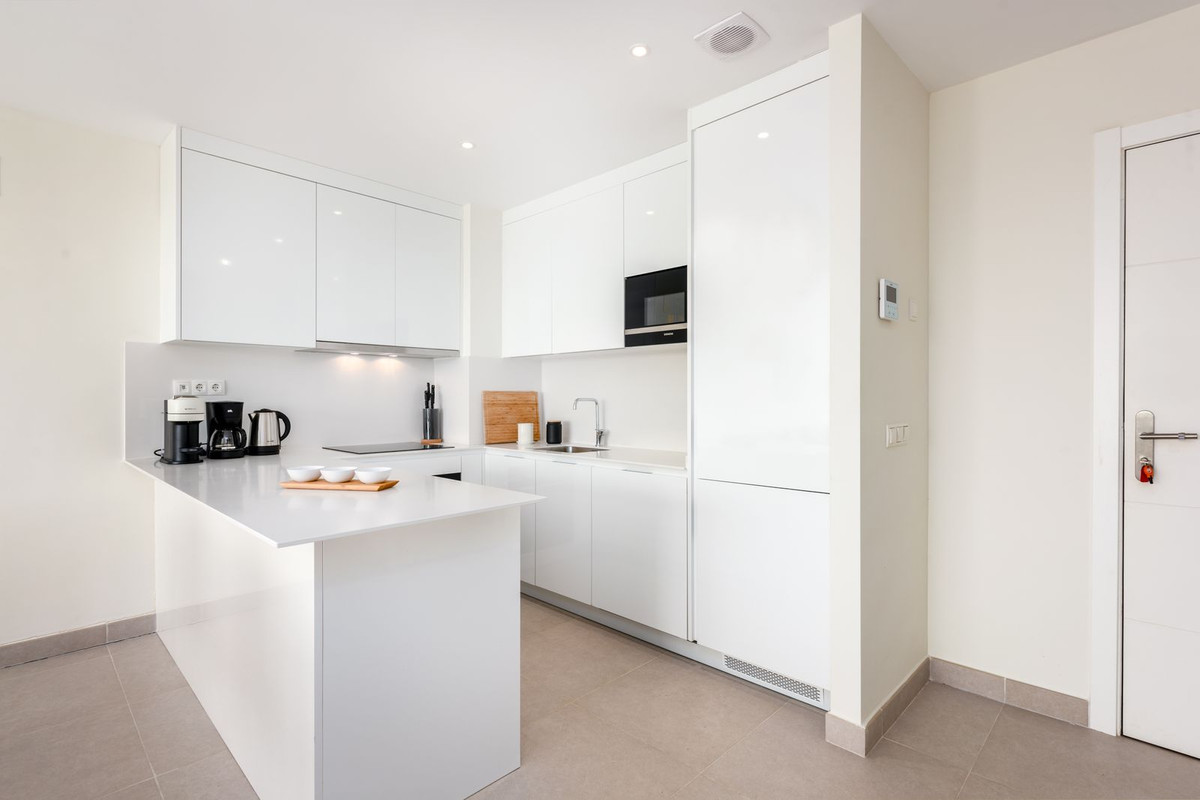 3 Bedroom Apartment for Sale in Estepona — 9