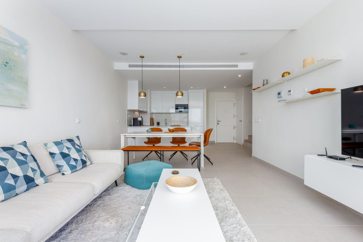 3 Bedroom Apartment for Sale in Estepona — view 10