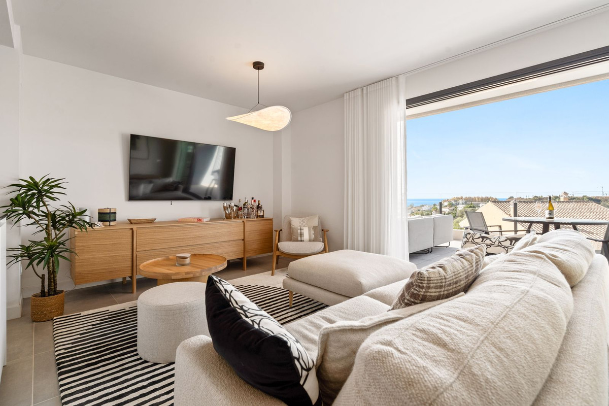 3 Bedroom Apartment for Sale in Estepona — 2