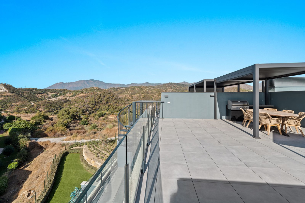3 Bedroom Apartment for Sale in Estepona — 9