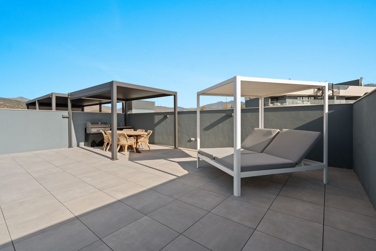 3 Bedroom Apartment for Sale in Estepona — view 10