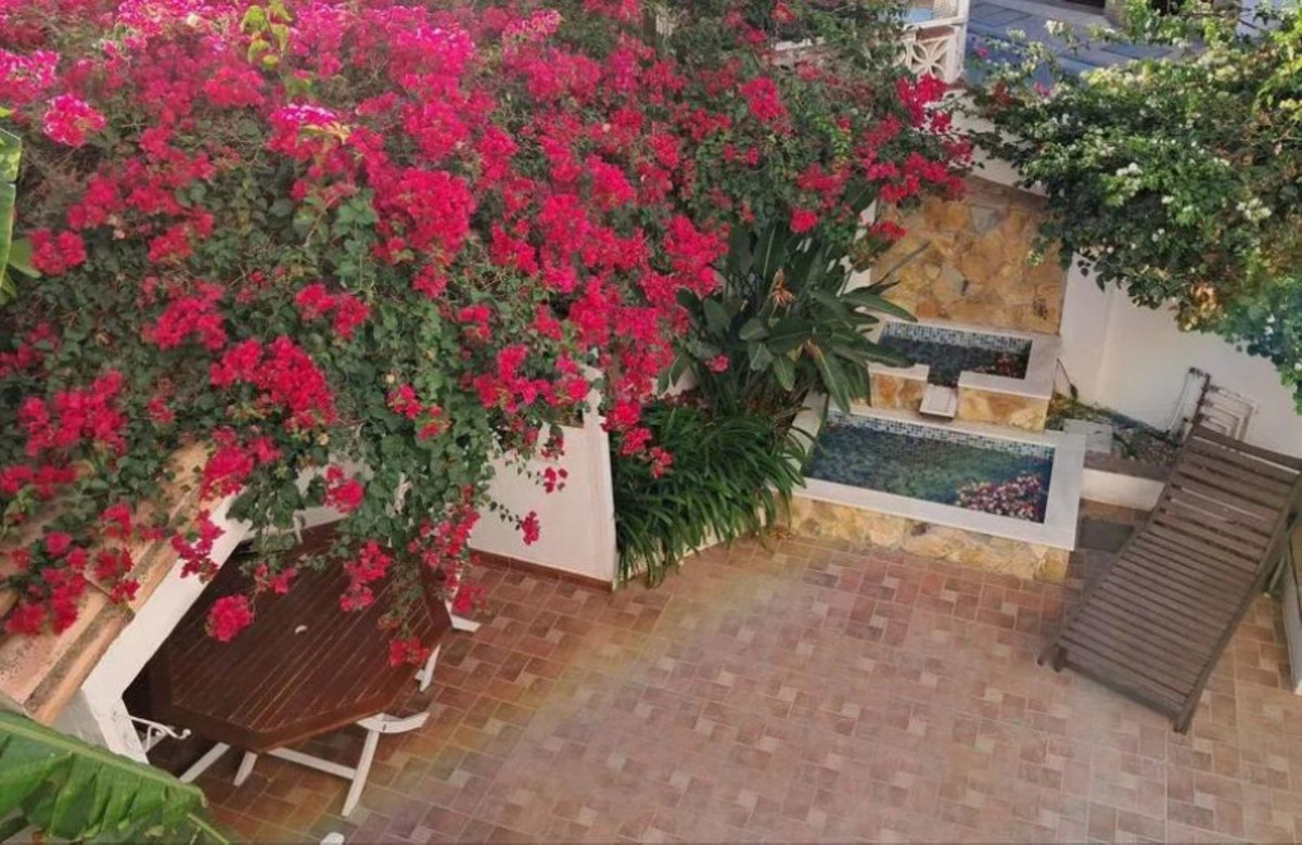 4 Bedroom Villa for Sale in Estepona