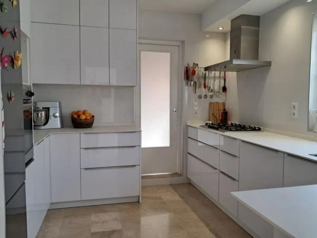 4 Bedroom Villa for Sale in Estepona — 3