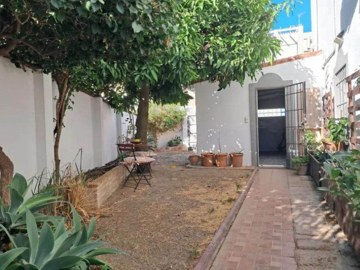 4 Bedroom Villa for Sale in Estepona — 4