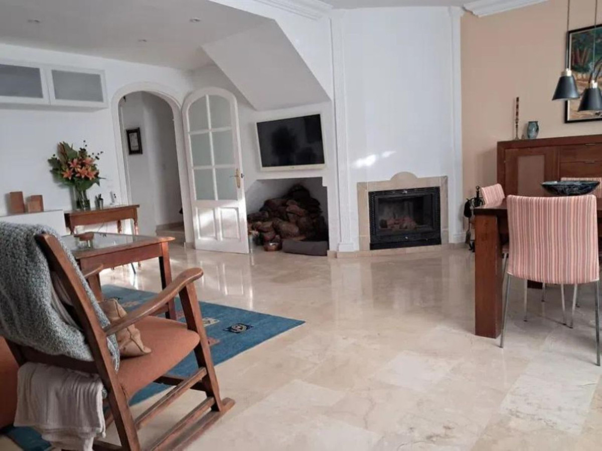 4 Bedroom Villa for Sale in Estepona — 9