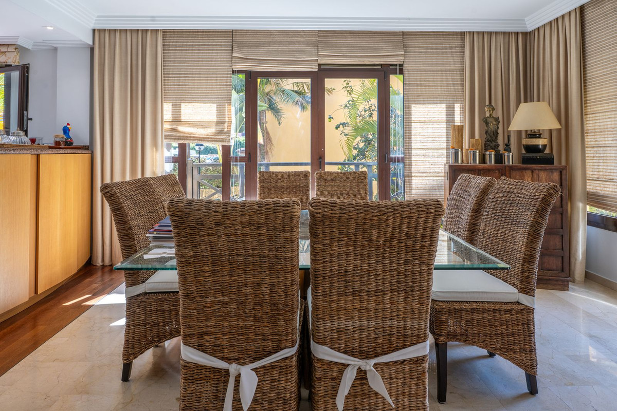 2 Bedroom Apartment for Sale in Puerto Banús — view 15