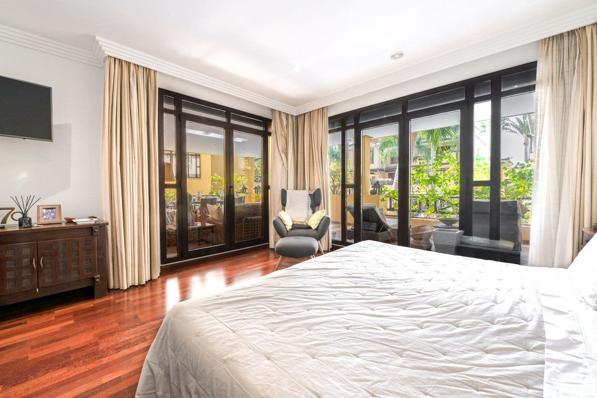 2 Bedroom Apartment for Sale in Puerto Banús — view 18