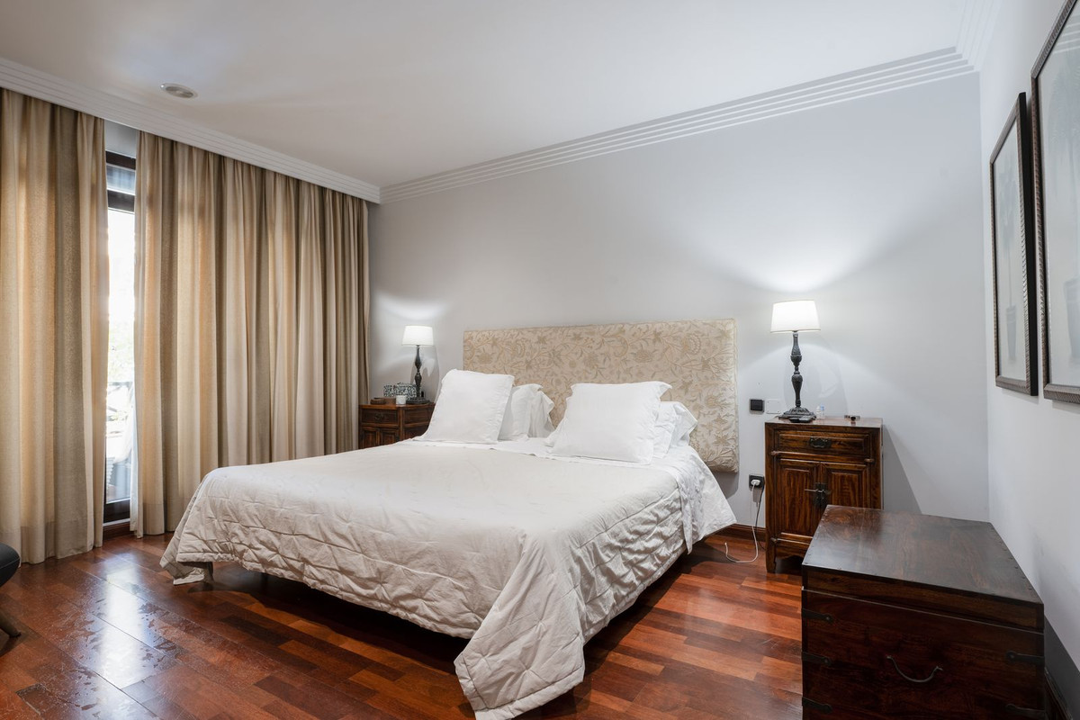 2 Bedroom Apartment for Sale in Puerto Banús — view 19