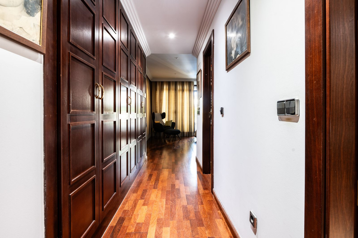 2 Bedroom Apartment for Sale in Puerto Banús — view 20