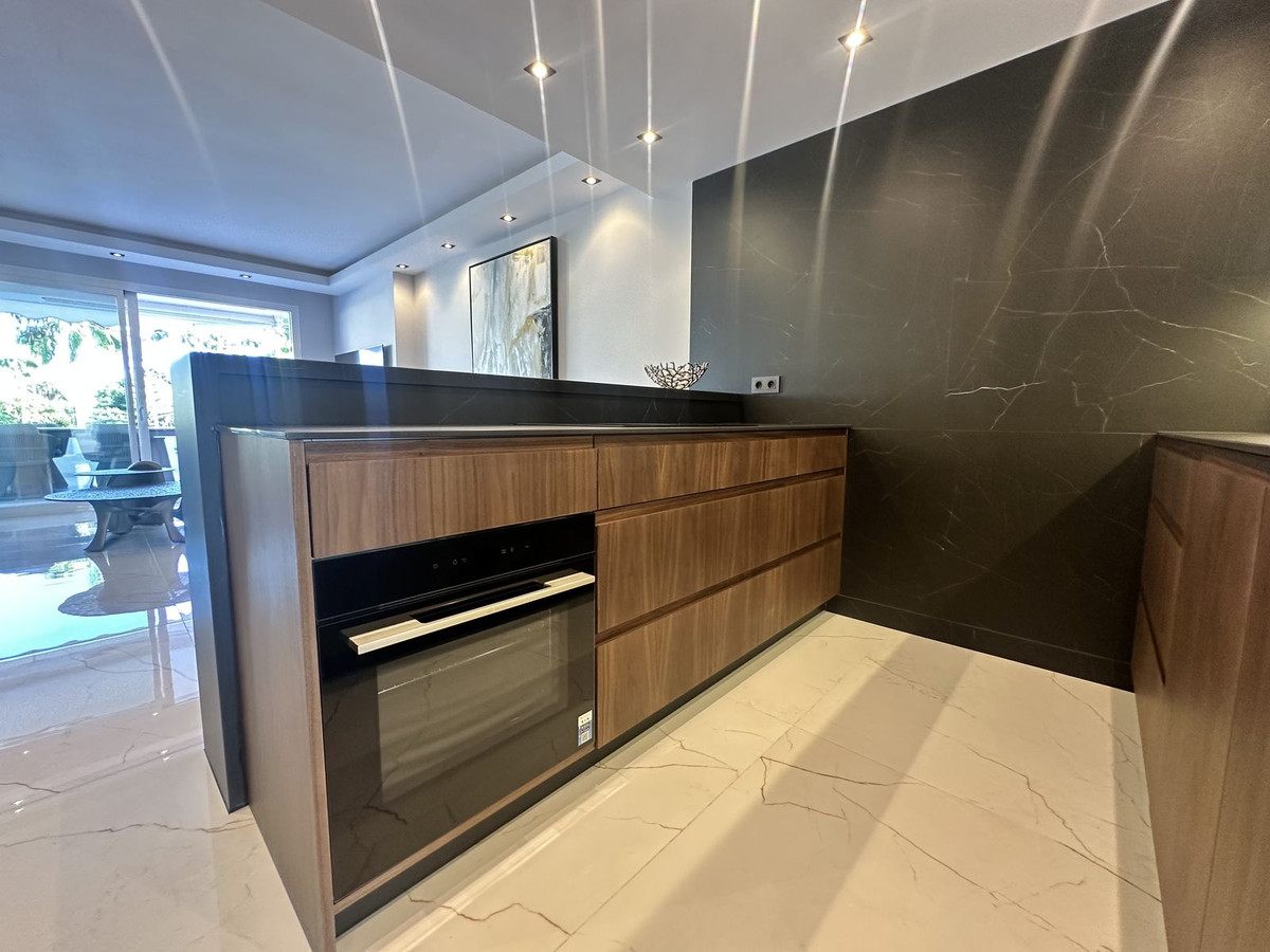 3 Bedroom Apartment for Sale in Marbella — view 15